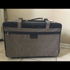 This is a samsonite luggage very nice $80 obo